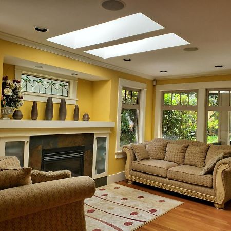 Elegant, Sunny Modern Home With Skylights - Kitsilano, Vancouver Dış mekan fotoğraf