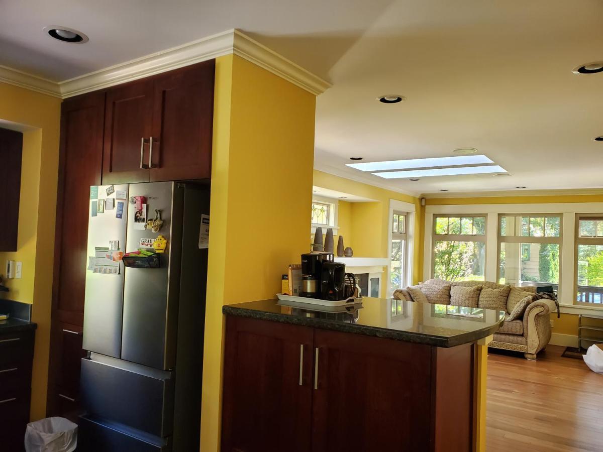 Elegant, Sunny Modern Home With Skylights - Kitsilano, Vancouver Dış mekan fotoğraf